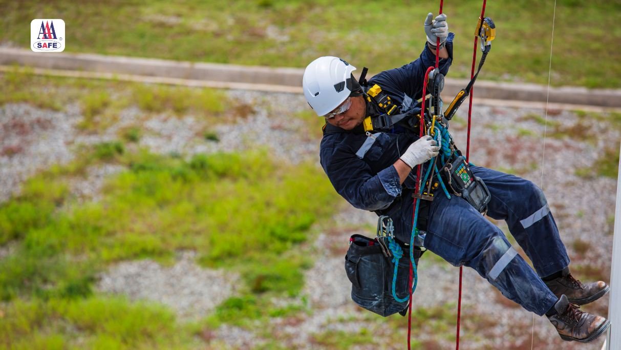 Self-Retracting Lifelines for Construction & Maintenance Workers image